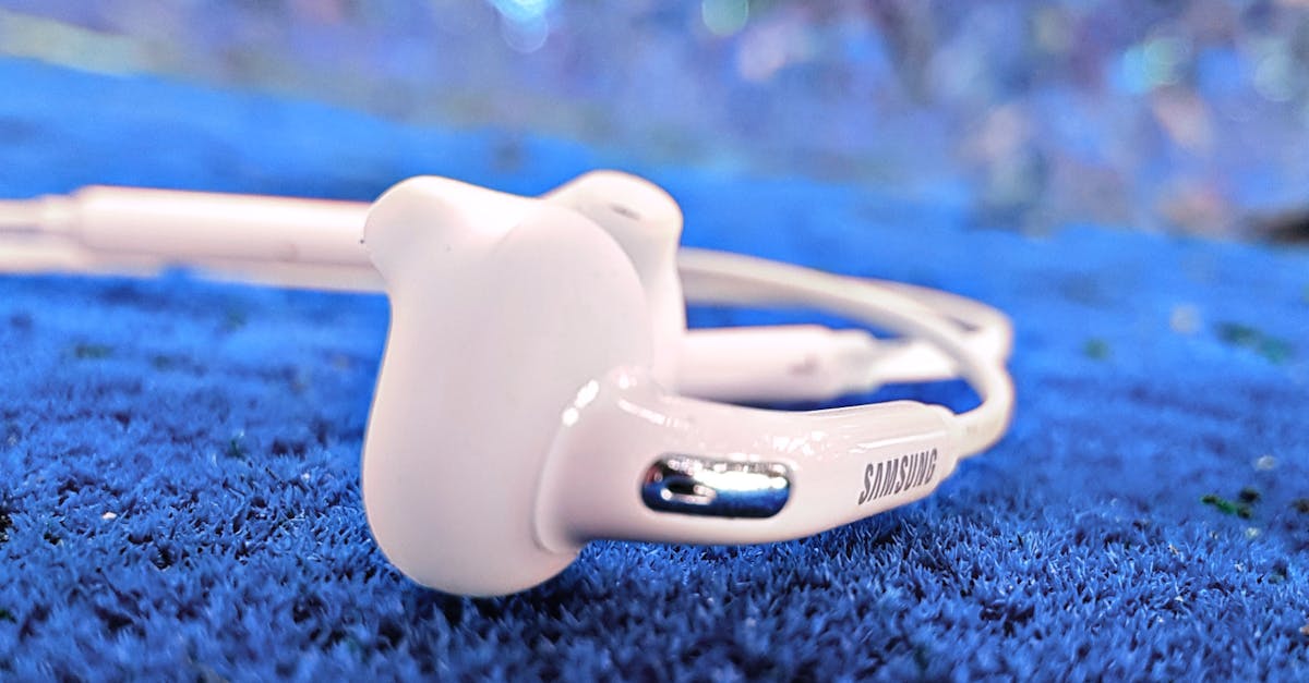 How to clean and maintain Receiver-in-Canal (RIC) Hearing Aids